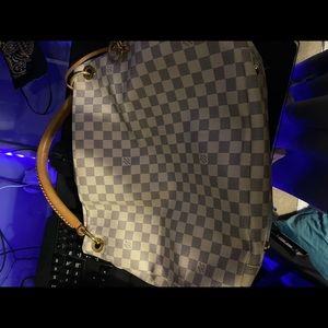 Louis Vuitton artsy hobo mm